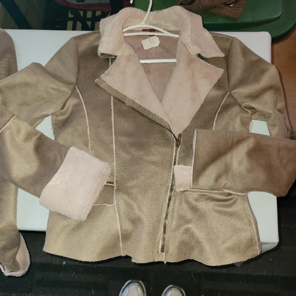 Women's Tan/ Cream Soft  Jackets With Pockets  Zipper Closure - Picture 4 of 10